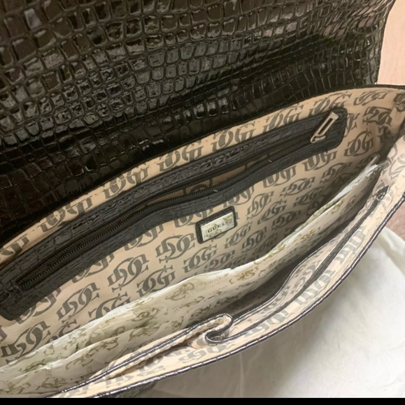 Stunning Guess leather bag - Picture 3 of 5